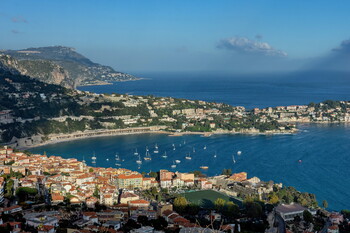 Во Франции вводят карантин в 16 департаментах страны
