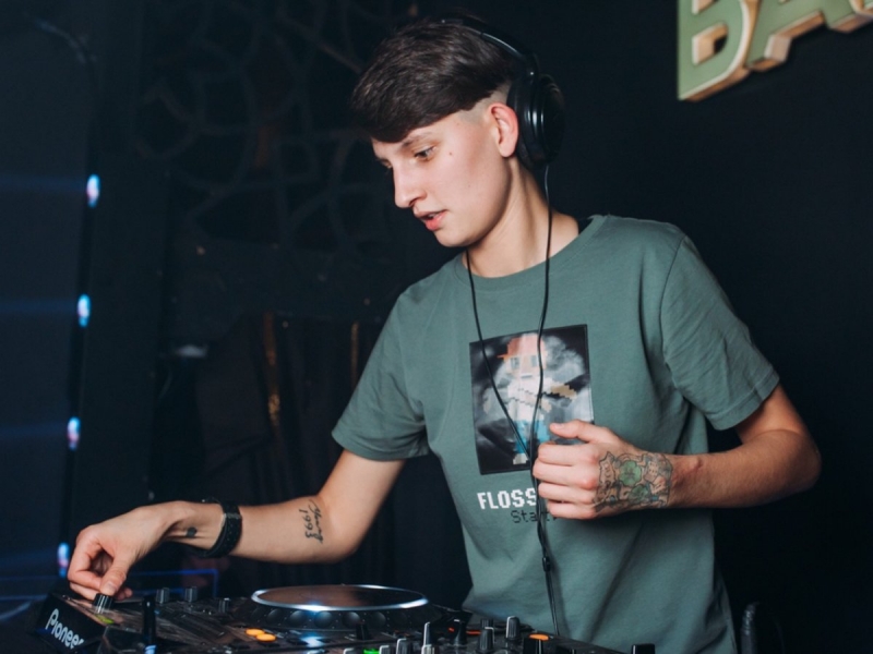 Звезду «Пацанок» схватили за наркотики в бюстгальтере