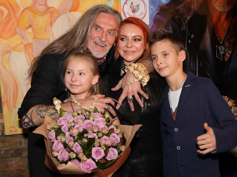 60-летие Никиты Джигурды: Волочкова — с букетом из перца, а Штурм — из белых роз