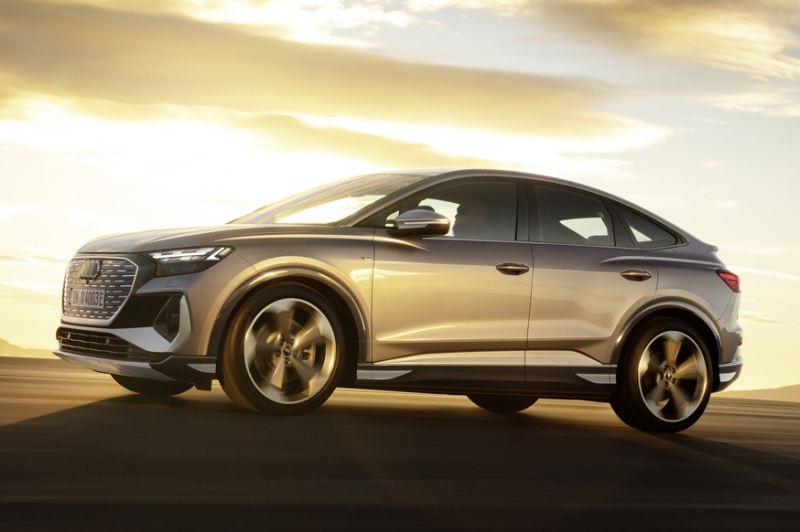 Audi рассекретила кроссовер Q4 e-tron и его купеобразную версию с приставкой Sportback