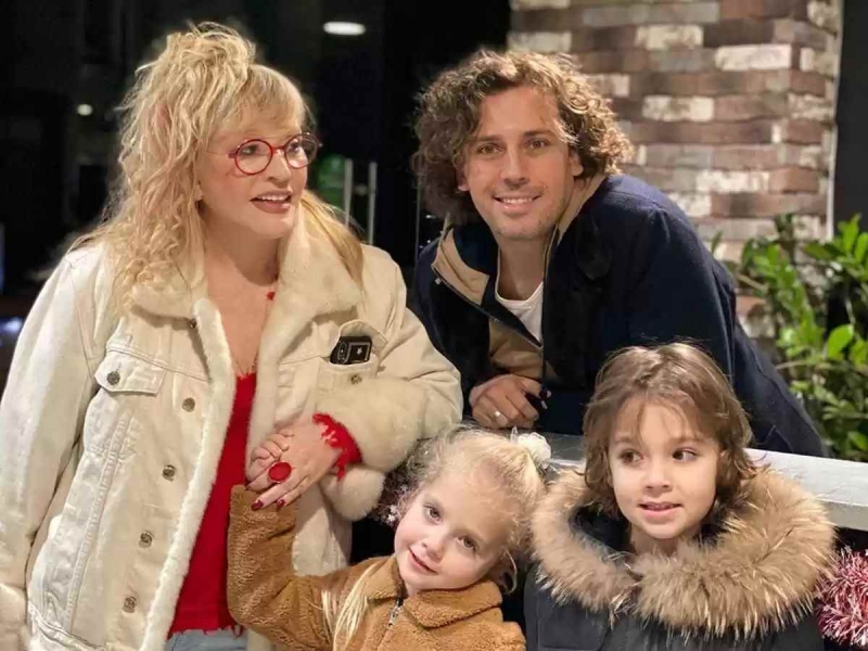 «Без косметики и укладки»: Галкин показал Пугачеву за скромным семейным ужином с детьми