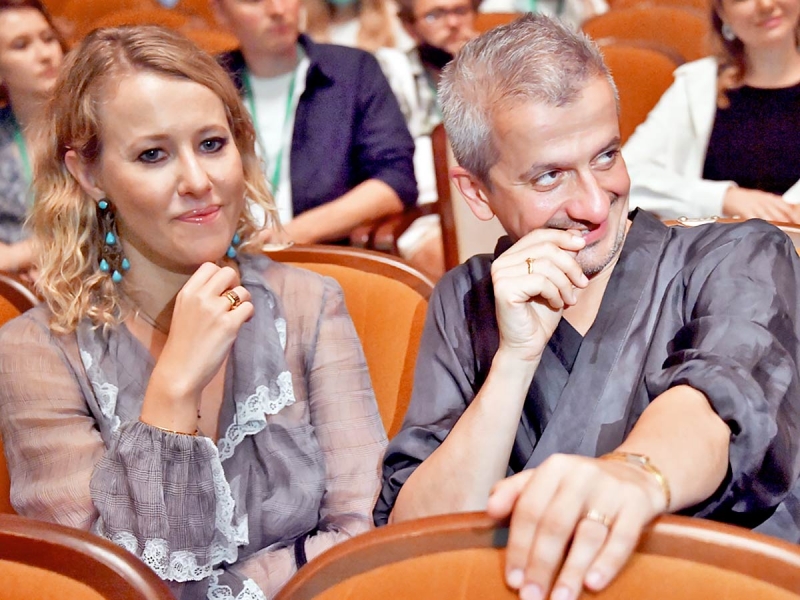 Богомолов ловко сверкнул окровавленным тампоном