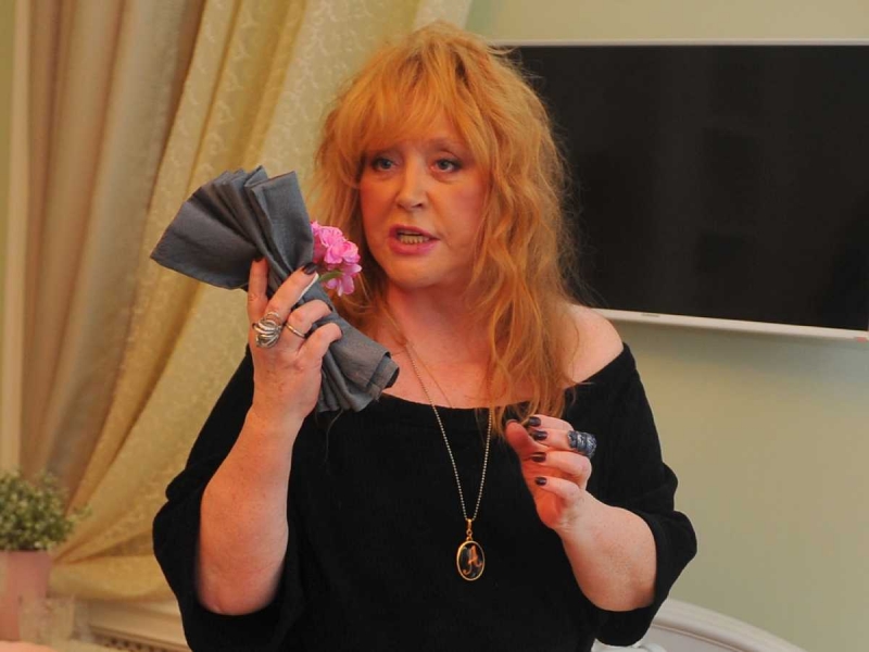 «Что с лицом?»: хореограф Сигалова показала неузнаваемую Аллу Пугачеву