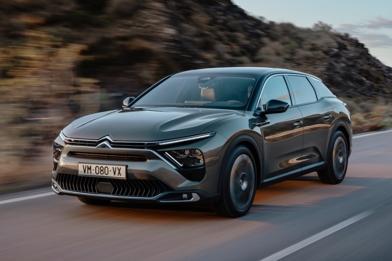 Citroen C5 возвращается: теперь приподнятый лифтбек, без дизеля, зато есть гибридная версия