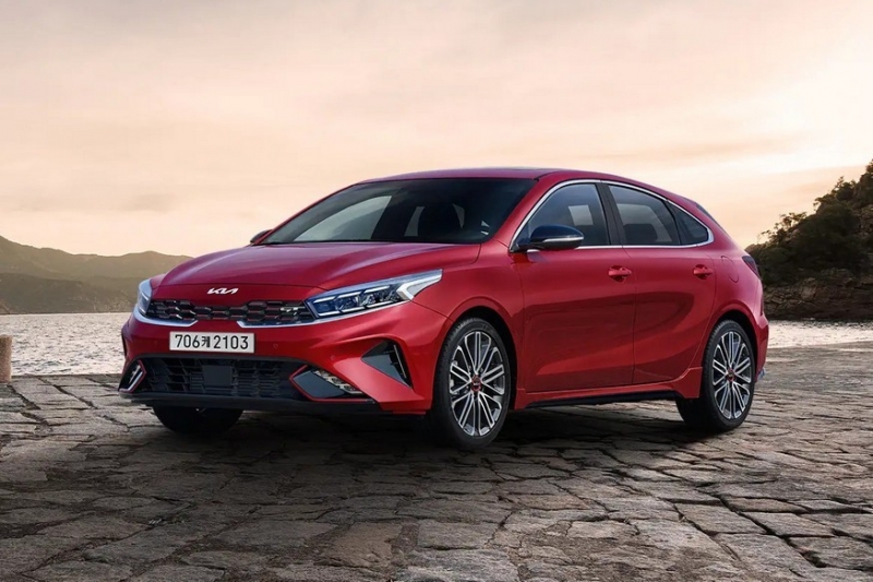 Хэтчбеку Kia Cerato после рестайлинга досталось меньше обновок, чем седану