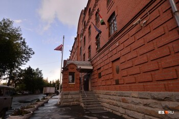 Консульство США в Екатеринбурге прекратило выдавать визы