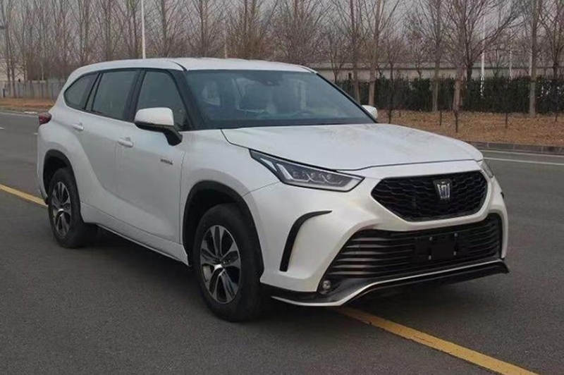 Кроссовер Toyota Crown, который уже знаком россиянам: теперь «живые» фото