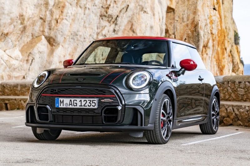 Mini обновила John Cooper Works: руль с подогревом и светодиодная оптика
