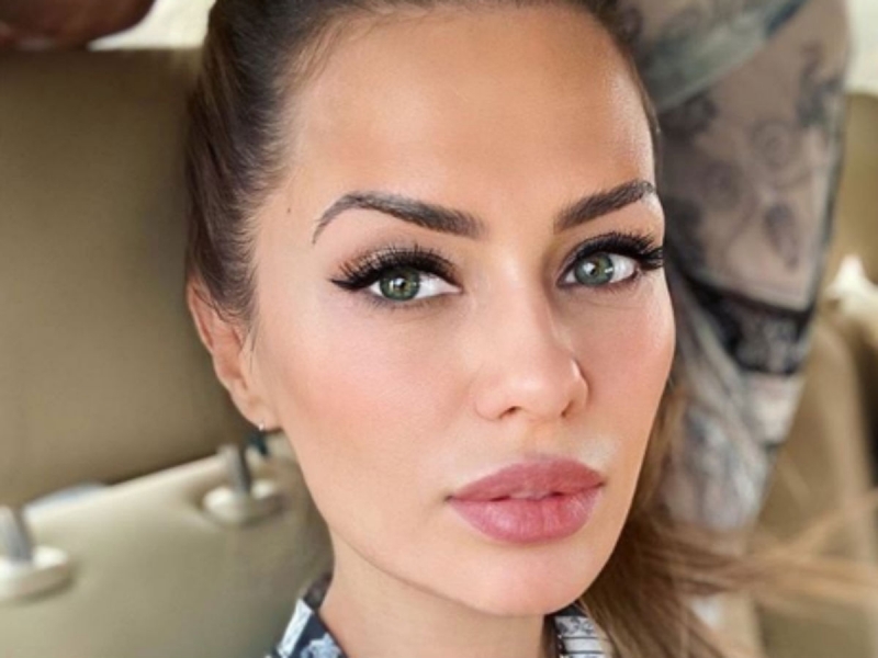 Пришила или отфотошопила: Виктория Боня обескуражила пышными ягодицами