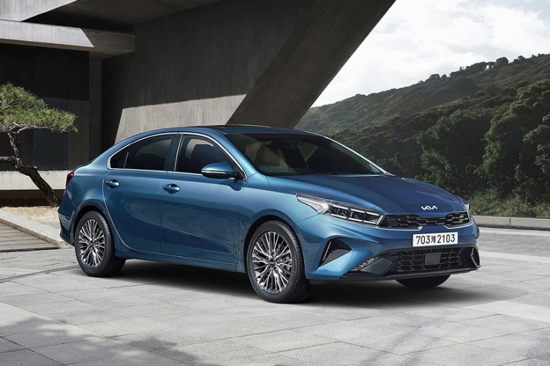 Растерявший на родине покупателей Kia Cerato пережил рестайлинг: первые фото и видео