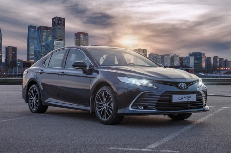 Теперь и в России: стартовали продажи обновлённого бизнес-седана Toyota Camry
