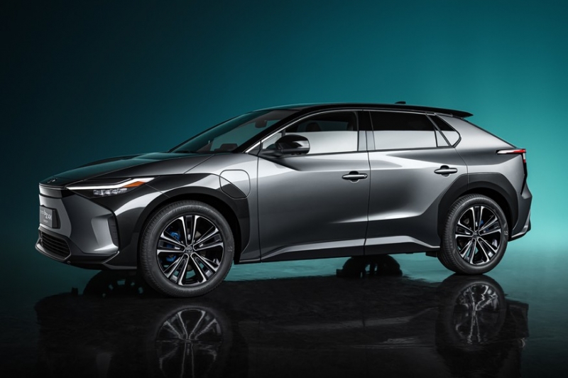 Toyota официально объявила о «батарейном» семействе: первенцем станет кроссовер bZ4X