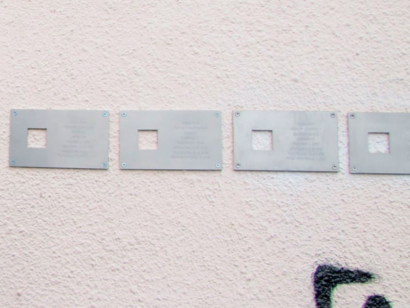 В Екатеринбурге  пропали семь табличек проекта "Последний адрес"