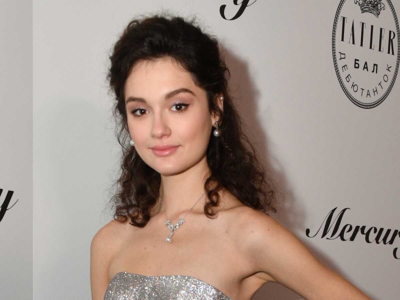 «Вечная память»: Кончаловский показал дочь Машу у могилы