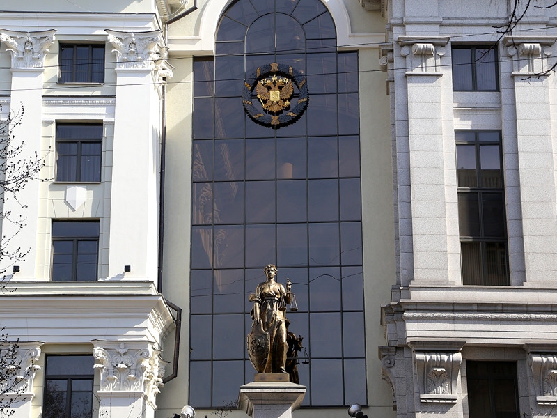 Верховный суд: не только офицеры, но и государство должно возмещать ущерб семьям солдат, доведенных до самоубийства