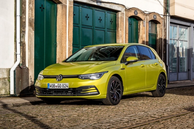 Volkswagen Golf стартует в России: только две версии, пока дороже Audi A3