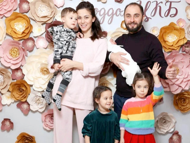 Жена Демиса Карибидиса почувствовала себя альфа-самкой