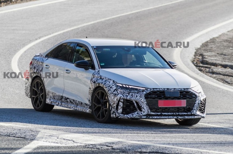 Audi завершает разработку нового поколения RS3: седан проехался на камеру