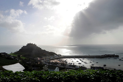 Британия направит два корабля в Ла-Манш после угроз Франции