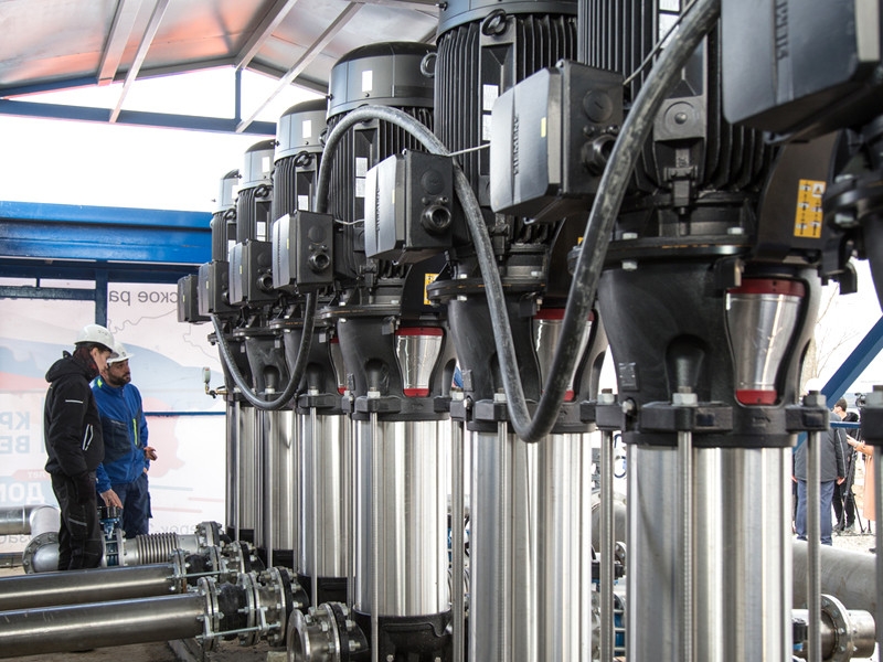 DW: Россия решает проблему водоснабжения Крыма, получая новейшие европейские насосы в обход санкций