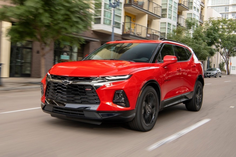 Кроссовер Chevrolet Blazer лишится базового мотора, зато заиграет новыми красками