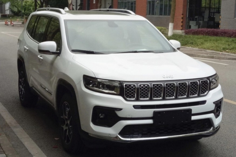 Кроссовер Jeep Grand Commander стал ещё больше после рестайлинга: первые фото без камуфляжа