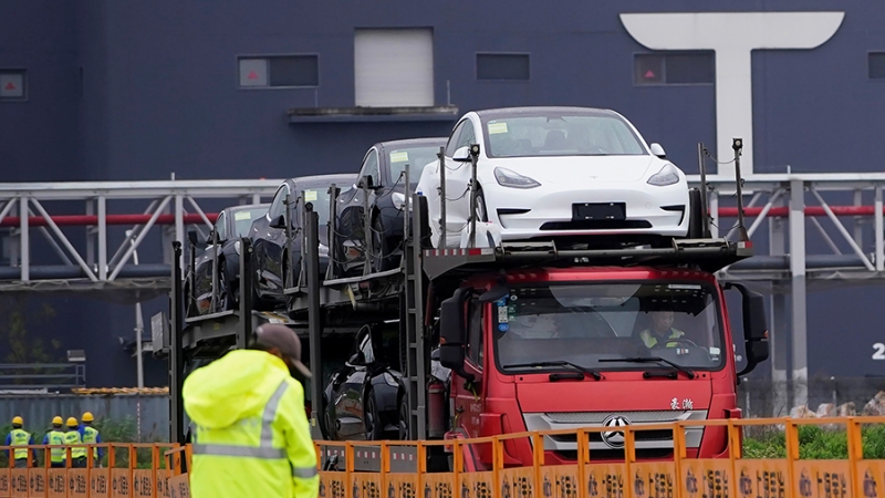 Минпромторг предложил Маску обсудить строительство завода Tesla в РФ