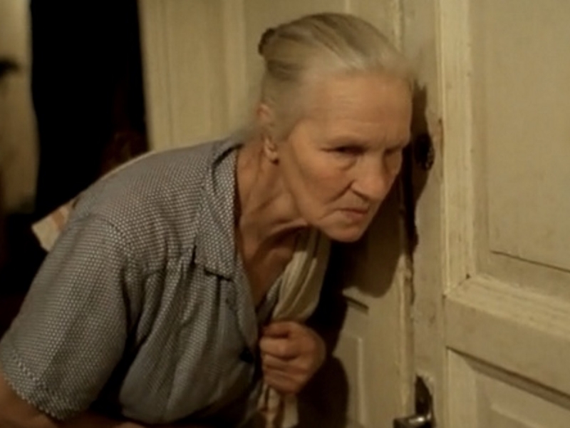 Ночует в подъезде: сын и внук избили и выгнали из дома 89-летнюю звезду «Полосатого рейса» Лидию Доротенко