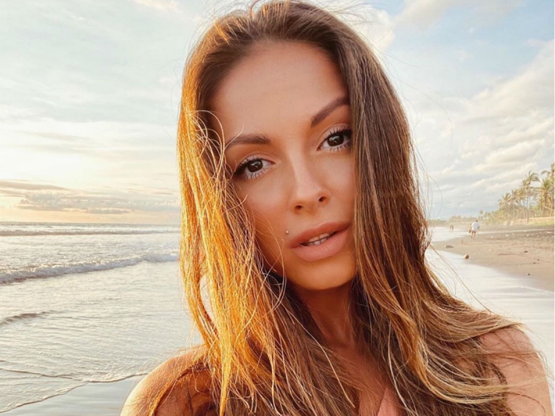 Полуобнаженная Нюша показала огромный живот накануне родов