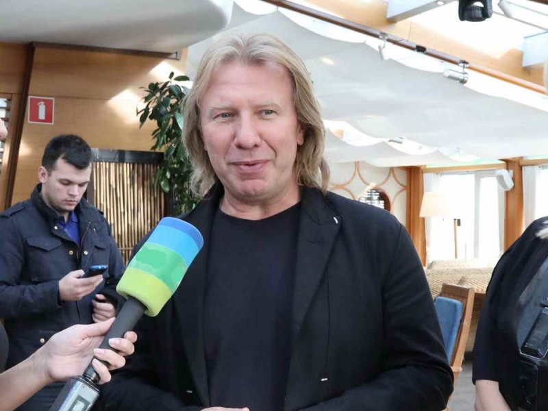 «Сидит чучело огородное»: Дробыш влез в скандал с Долиной