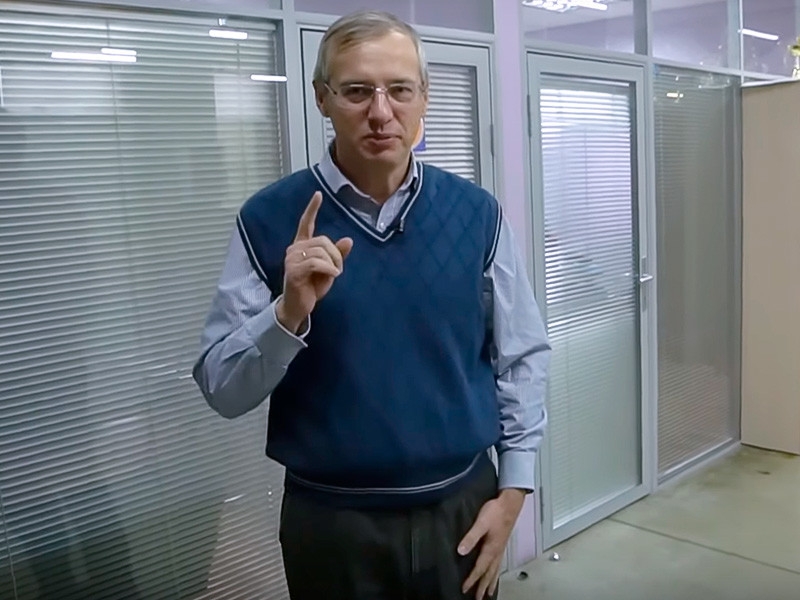 Совладелец сети DNS рассказал о слежке после встречи с депутатом из числа сторонников Навального