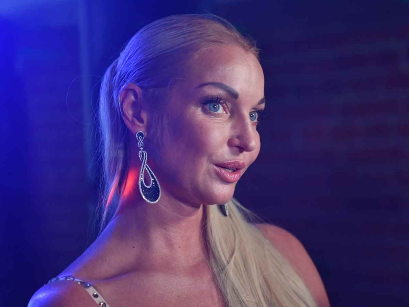 «Только за мандаринками»: вернувшуюся с Мальдив Волочкову застали в магазине для бедных