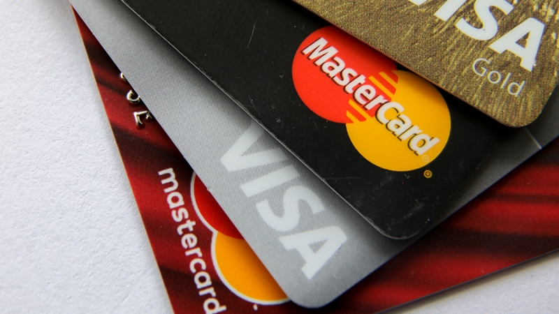 В апреле выдачи кредиток в РФ выросли в три раза в годовом выражении