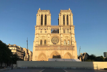 В Париже закрыли площадь перед Нотр-Дамом из-за свинцовой пыли