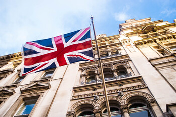 В Великобритании приступят к новому этапу отмены ограничений