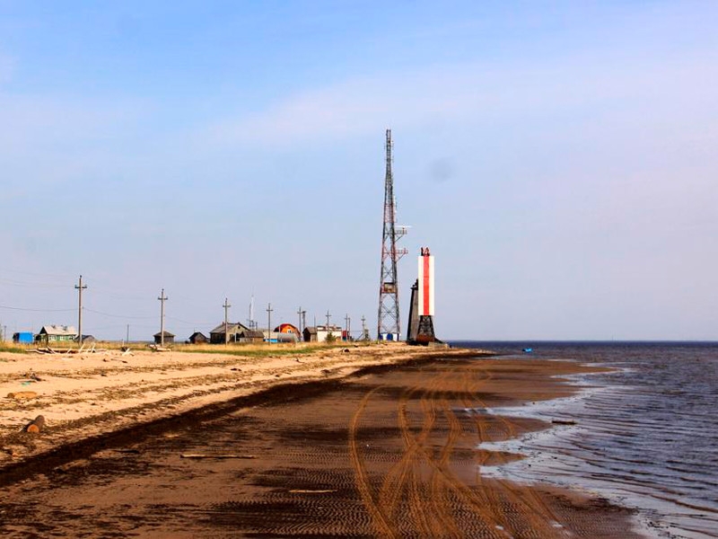 Вертолет упал в Архангельской области, один человек погиб