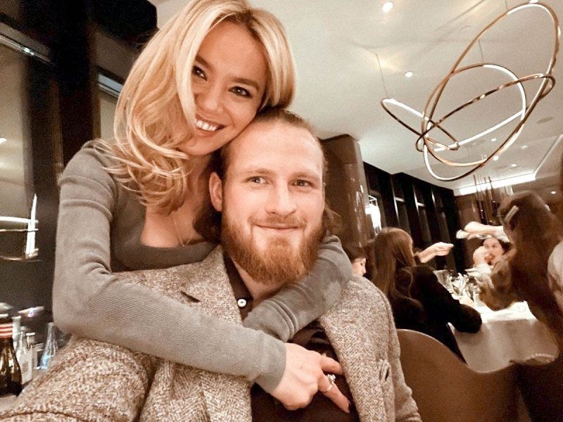 Вскрылась шокирующая правда о разбившей семью Пелагеи красавице-блондинке