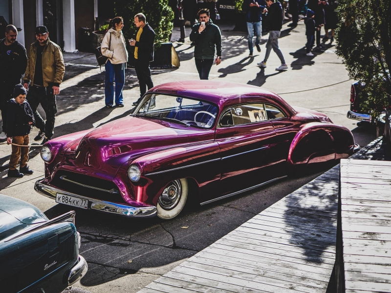 Выставка классических и кастомных автомобилей Wheels & Chains 2021