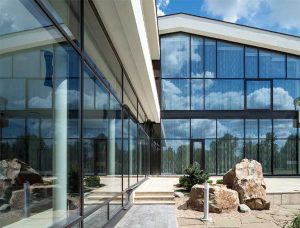 Достоинства панорамного остекления зданий