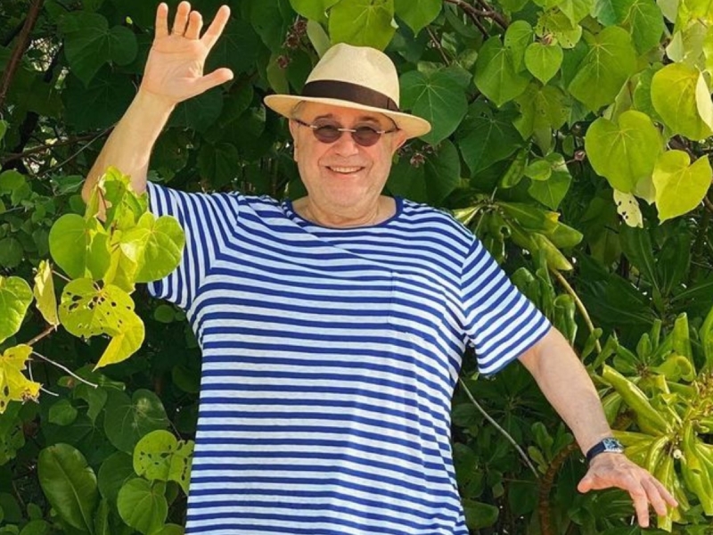 «Дядя Женя на Мальдивах»: фото босого Петросяна в шляпе и тельняшке вызвали восторг