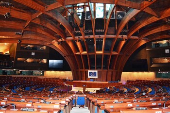 Европарламент утвердил введение цифровых COVID-сертификатов