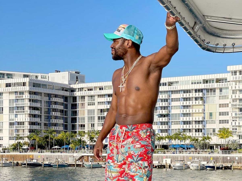 Флойд Мейвезер сменил бокс на голых баб