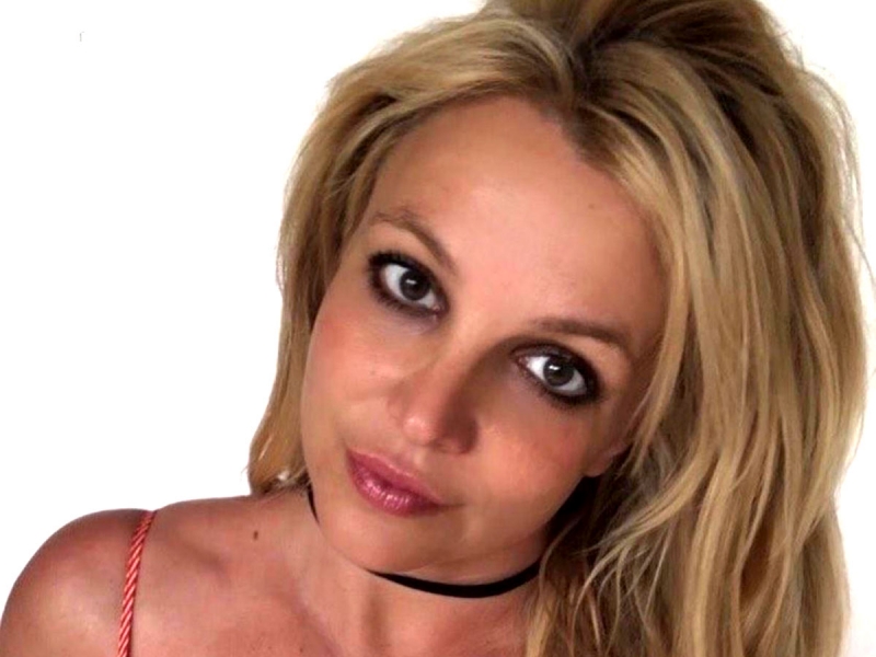 «Горячее самого огня»: Бритни Спирс похвасталась возлюбленным