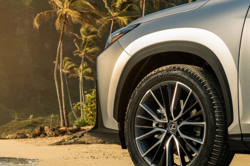 Lexus играет в интригу: NX нового поколения продолжает раскрываться на фото