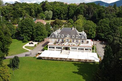 Место встречи Путина и Байдена в Женеве обнесли колючей проволокой