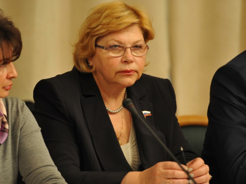 «Неудавшаяся ветвь»: почему бывший муж Елены Драпеко проклял их общую дочь