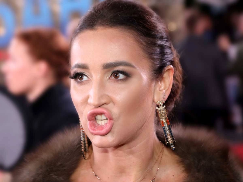 Никита Михалков отправил Бузову работать билетершей