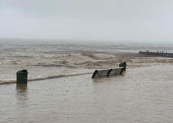 Туристов в Крыму просят не покидать отели