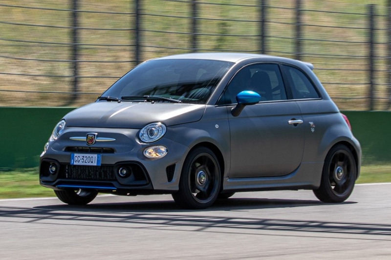 Abarth представил F595: выхлопная система с четырьмя патрубками и 165-сильный мотор