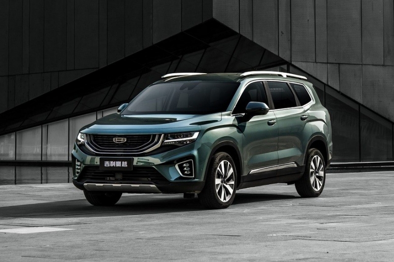 Geely готовит обновки для своего самого крупного кроссовера, хотя тот всего год на рынке